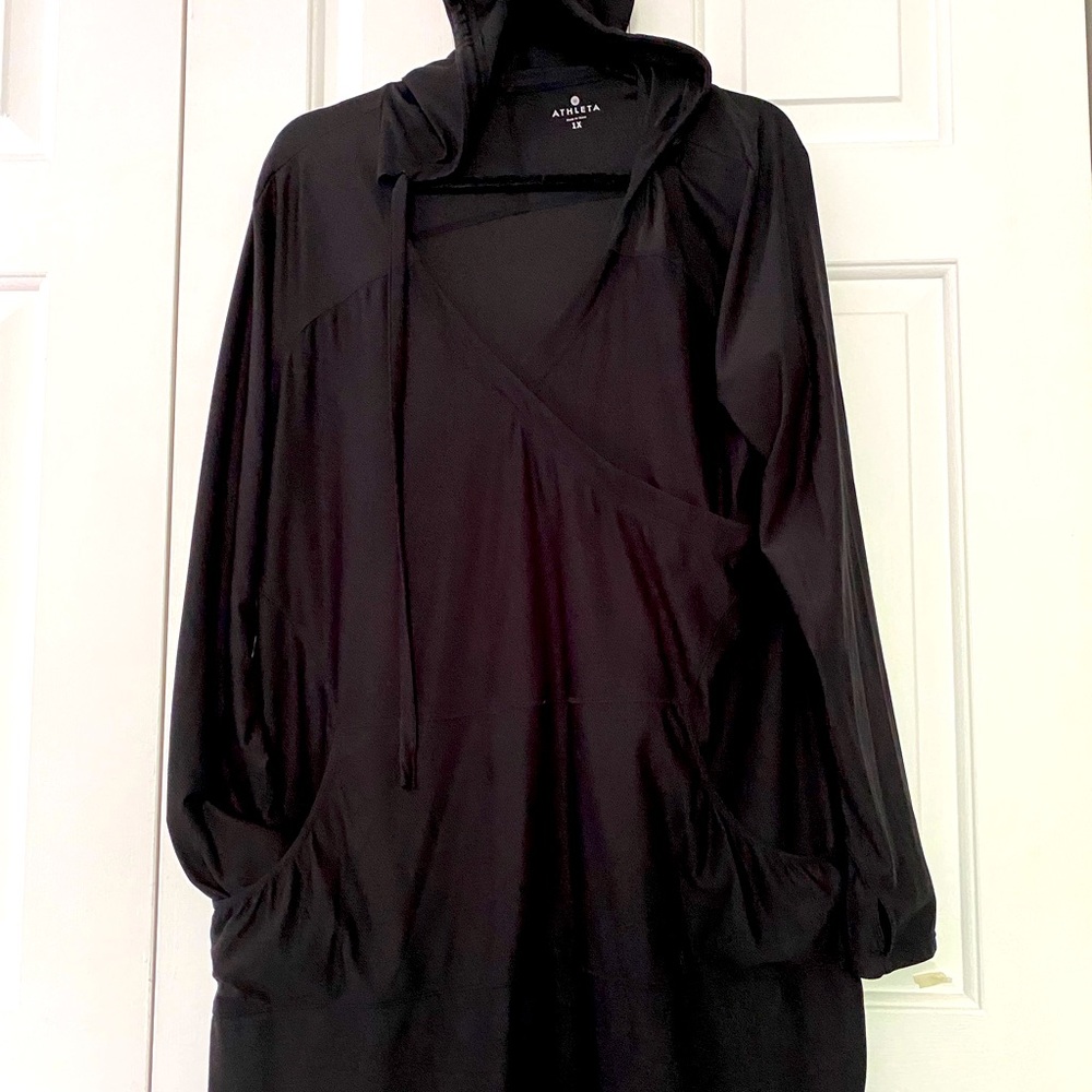 Athleta long hooded tunic with pockets and thumb holes